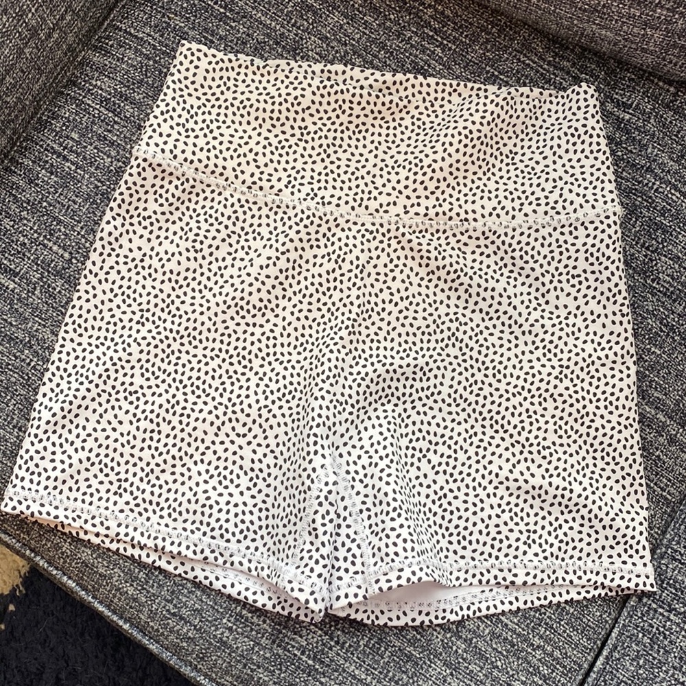 Buffbunny Rebel Short- White Bossy Print